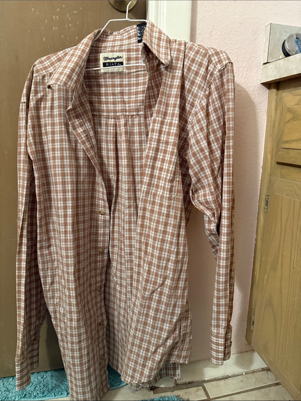 Wrangler Men's Brown and White Plaid Button-Down Shirt